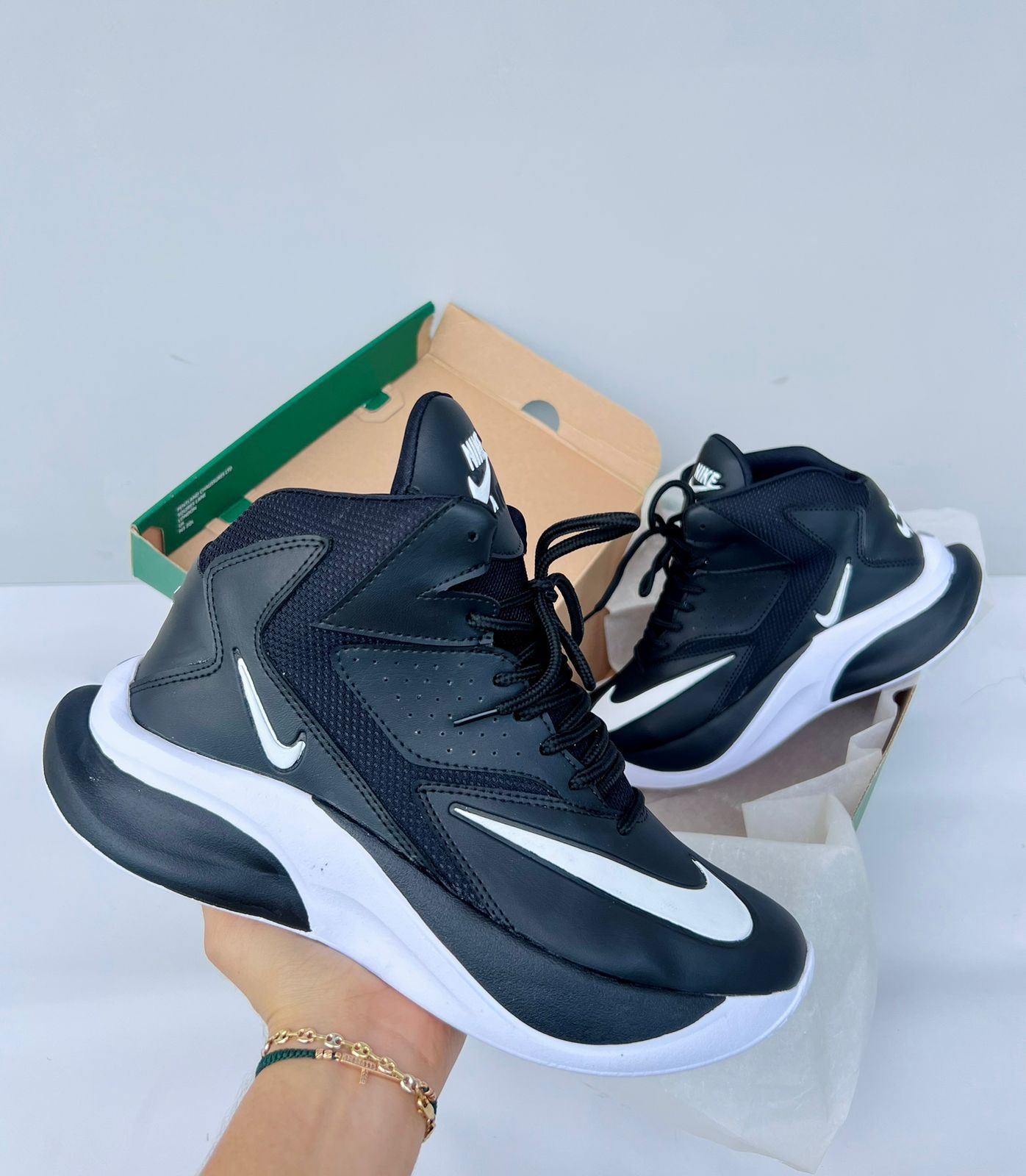 BOTA NIKE