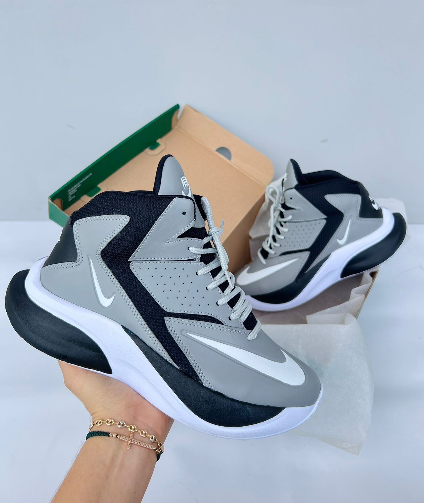 BOTA NIKE